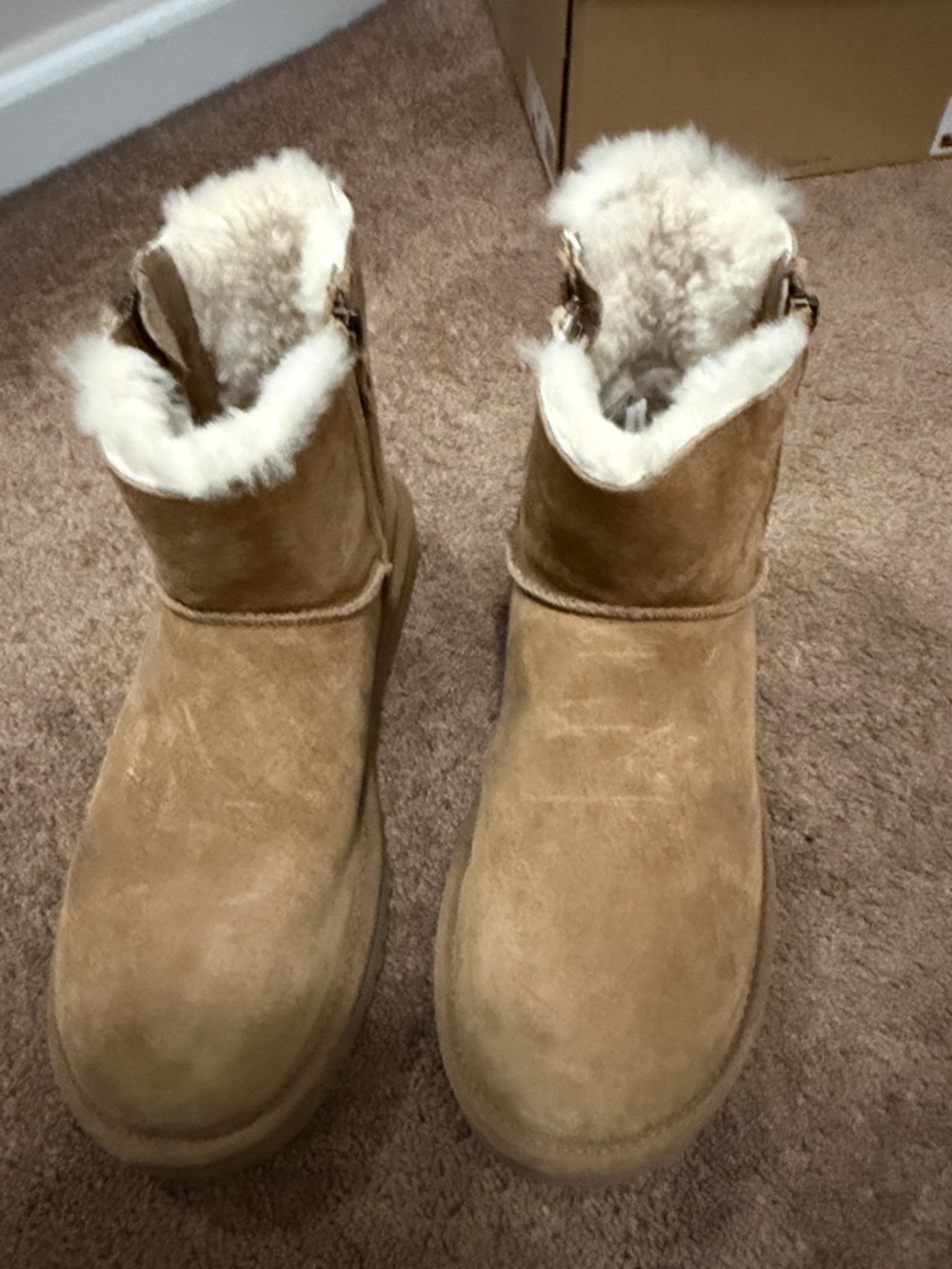 Ugg woman boots size 10